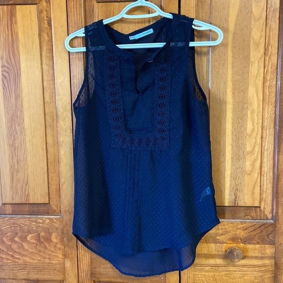 Maurices Sleevless Sheer Swissdot and Lace Rounded Hem Popover Blouse Size Med - Picture 1 of 6